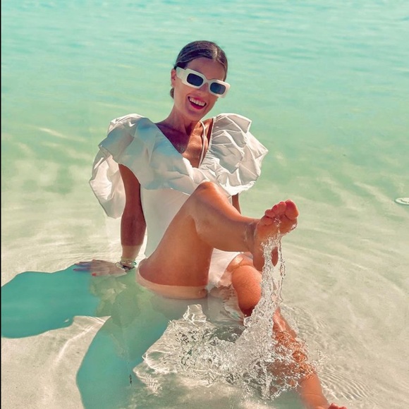 Zara LARGE RUFFLE SWIMSUIT - Picture 4 of 9